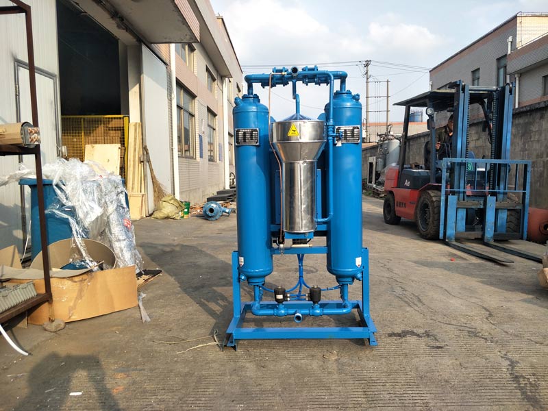 微熱吸干機(jī)設(shè)備,選擇滬盛這個(gè)廠家就不錯(cuò)！